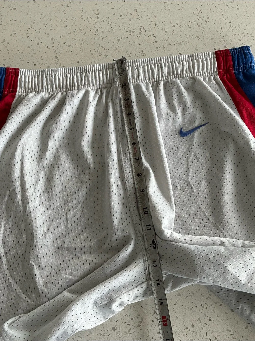 000 - VINTAGE 00s NIKE UNIVERSITY OF KANSAS KU JAYHAWKS Y2K MESH SHORTS